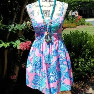 Lilly Pulitzer ruching stretch back size 4 with pockets Ilana like dress